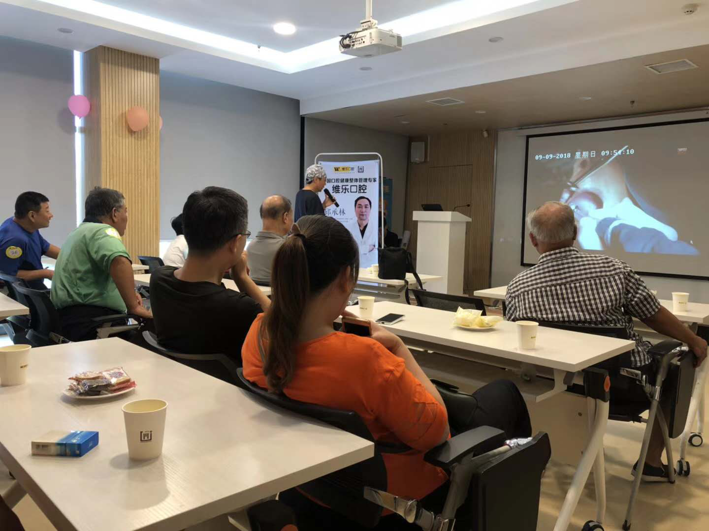 眼见为实!维乐第十四届种植牙直播圆满举办！
